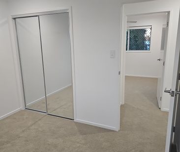 AVAILABLE 17/04/26 - SPACIOUS 3 BED 2 BATH FULLY DUCTED AIRCON - Photo 2