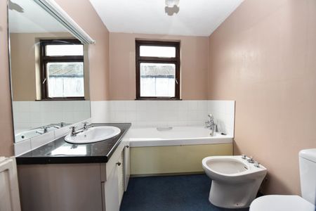 125 High Street, AB51 3QJ, Inverurie - Photo 2