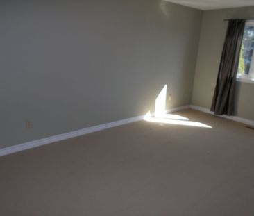 For Lease - 2208 Golden Briar Trail, Oakville, Ontario - Photo 5
