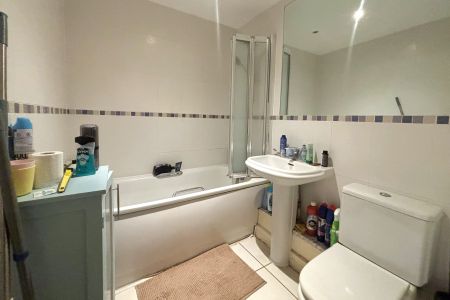 Regents Court, Woking - 1 bedroomProperty for lettings - Seymours - Photo 4