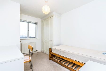 2 bedroom apartment to rent Pacific Close, Southampton, SO14 - Photo 4
