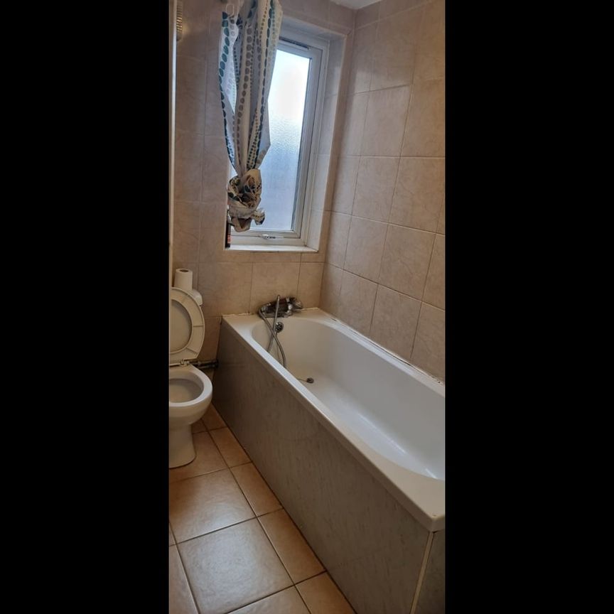 3 Bed Terraced House, Firgrove Road, SO15 - Photo 1