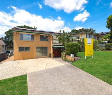 SPACIOUS FOUR-BEDROOM HOME WITH SOLAR INCLUDED - Photo 5