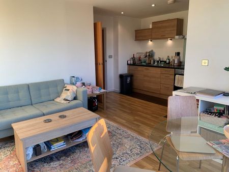 2 bedroom flat to rent - Photo 2