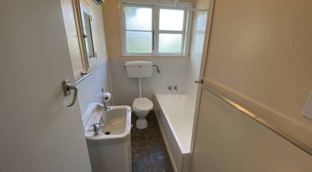 Tidy 2 Bedroom Unit - Photo 2