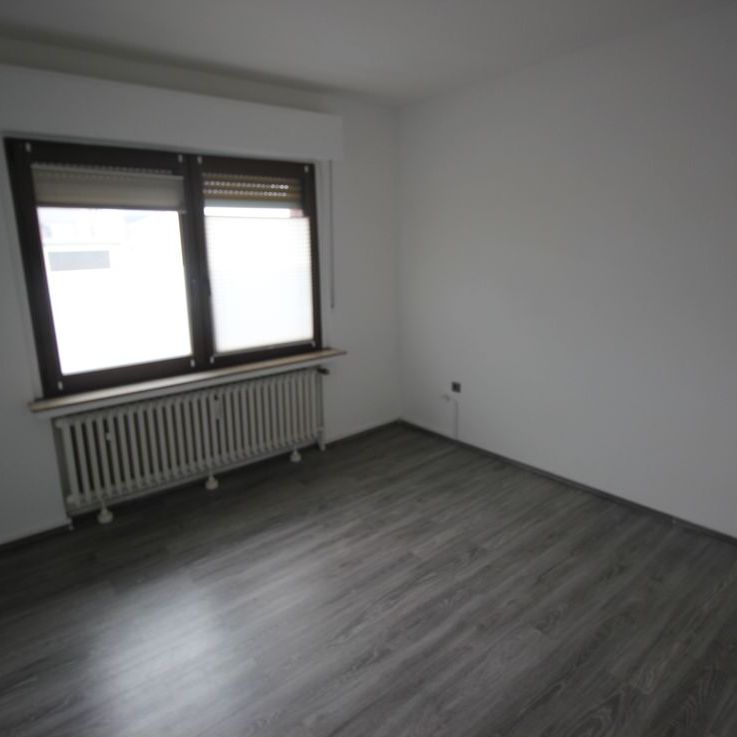 Duisburg - Buchholz, schöne 2 Zimmer Erdgeschoßwohnung komplett renoviert - Photo 1