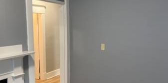 Beautiful and newly renovated 2 bedroom in prime location! - Photo 2