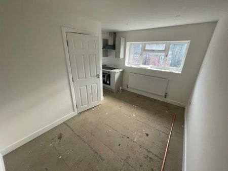 2 Bed Flat, Coventry, CV4 - Photo 5