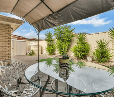 3 Bedroom and 2 Bathroom House for Rent in Ascot Park - Photo 2