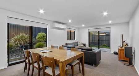 Stylish Living, Prime Location - Photo 5