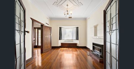 Timeless Tudor Elegance with Modern Luxury - Photo 2