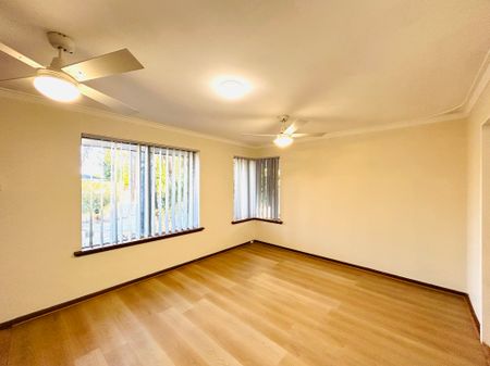 Charming 3-Bedroom Home in Quiet Kenwick Location - Photo 3