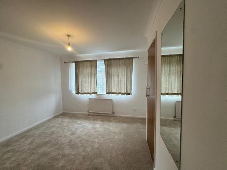 4 bedroom detached house to rent - Photo 2