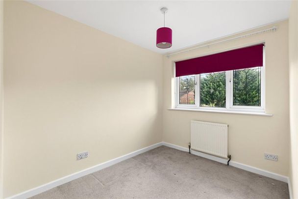 4 bedroom end of terrace house to rent - Photo 1