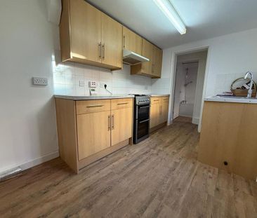 3 bedroom end of terrace house to rent - Photo 3