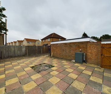 Semi-detached house to rent on - Photo 3