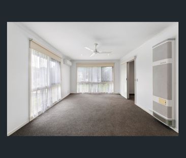 Immaculate Single Level Unit in Convenient Locale! - Photo 2