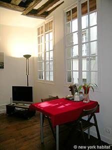 Logement à Paris, Location meublée - Photo 5