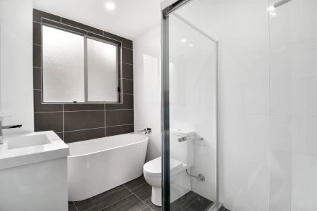 “Contemporary Comfort Meets Convenience in Prime Location!” - Photo 5