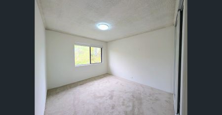 Quiet & Convenient 2-Bedroom Apartment Opposite Park - Photo 3