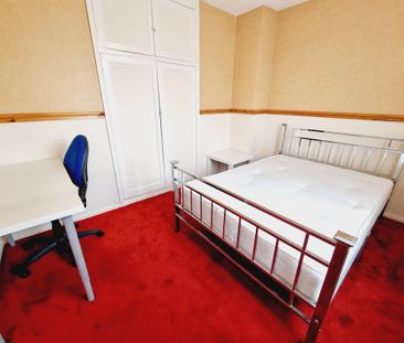 5 Bed Student Accommodation - Photo 4