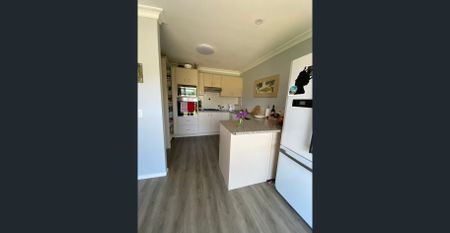 Low Maintenance, Convenient To Shops and M1 - Photo 4