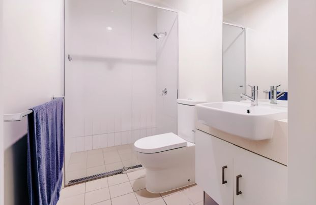 Standard Room in 5-Bed Apartment - Photo 1