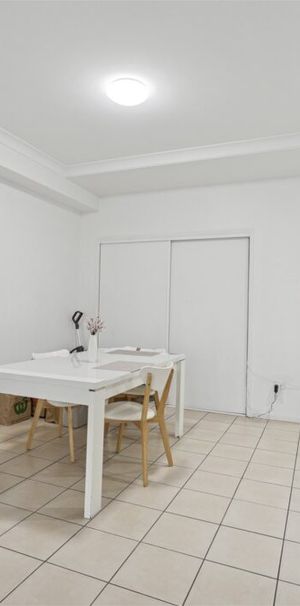 "Modern Luxury Living in the Heart of Fortitude Valley: Spacious and Stylish Apartment for Rent!" - Photo 1