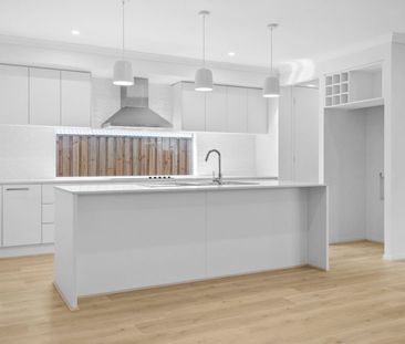 Spacious Modern Family Home in the Heart of Springfield - Photo 4