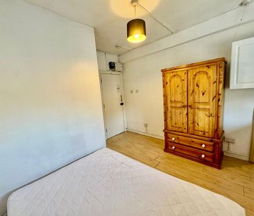 Holloway Road, Islington, London, N7 - Photo 1