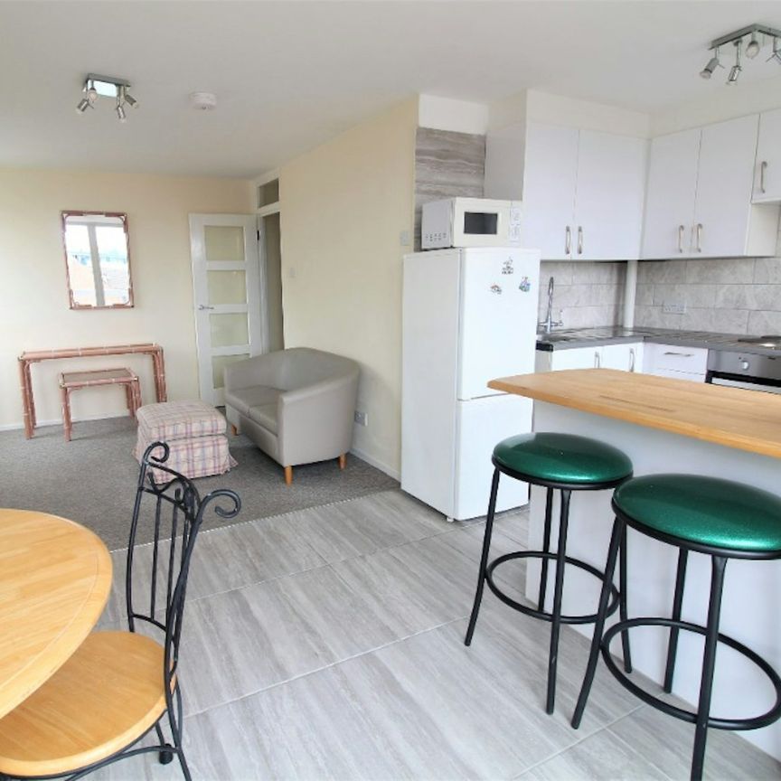 Flat to rent on - Photo 1