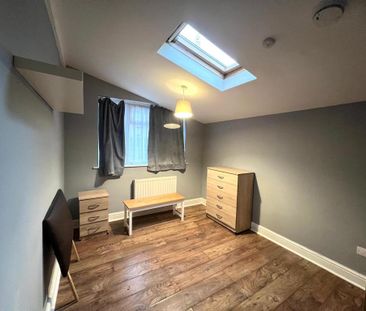 6 bedroom semi-detached house to rent - Photo 1