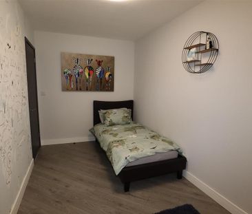 2 bedroom semi-detached bungalow to rent - Photo 4