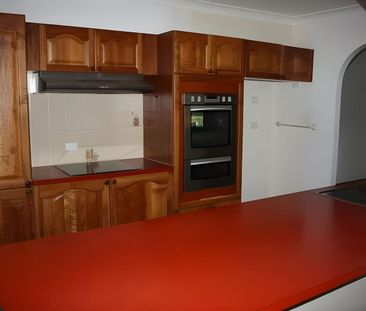 Spacious Family 4 Bedroom Home with Pool & Prime Location - Photo 6