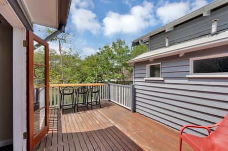 3 Bedroom unit with outdoor entertaining and lush green views! - Photo 2