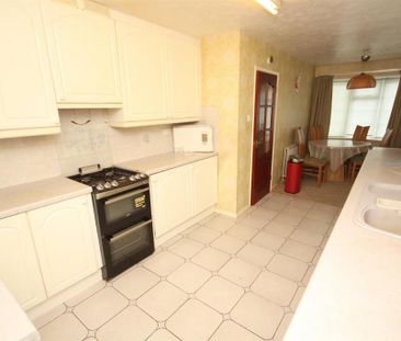 4 bedroom link detached house to rent - Photo 6