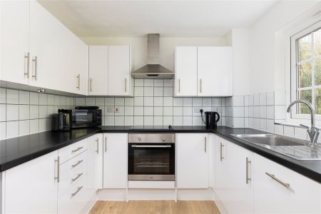 Selhurst Close, London, SW19 flat to rent - Photo 5