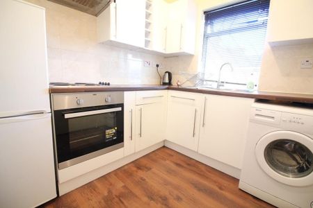 Nicholes Road, Hounslow - Photo 3