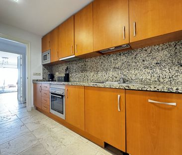 Middle Floor Apartment in Estepona - Photo 6