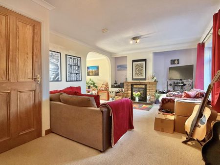 3 bedroom semi-detached house to rent - Photo 2