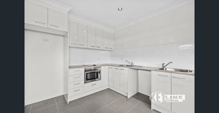 1 Bed Duplex in quiet Cul-de-sac - Photo 5