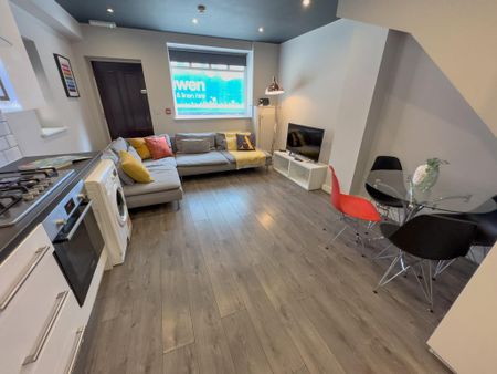 6 bedroom semi-detached house to rent - Photo 5