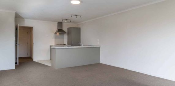 3 Bedroom Apartment in Hillcrest - Photo 2