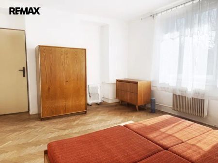 Pronájem spodního patra v rodinné domě se zahradou v Hostivaři. K dispozici 3KK. - Fotografie 2