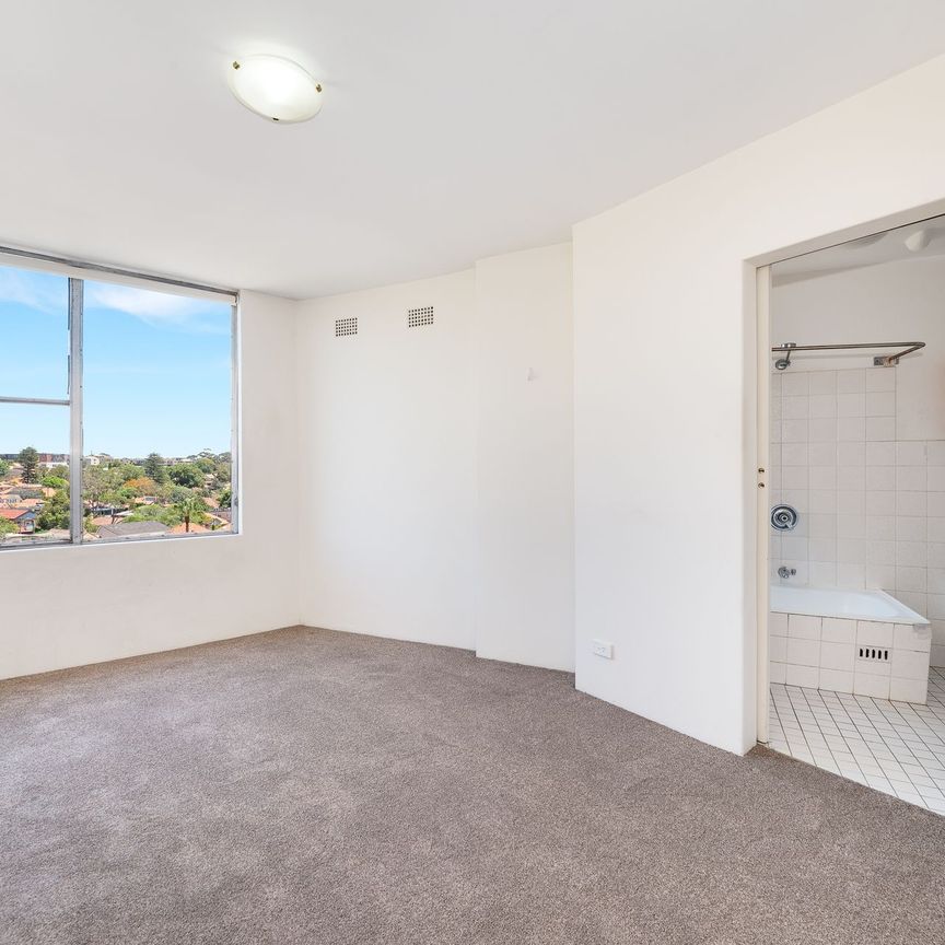 Light Filled One Bedroom Apartment - Photo 1