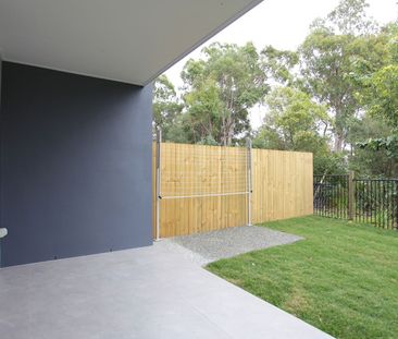 Meticulously Presented Executive Terrace Home - Photo 2