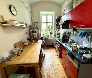 Provisionsfrei – Wunderschöne Altbauwohnung mit zwei Zimmer und ein... - Photo 3