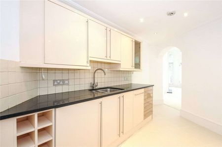 A recently redecorated first/second floor one double bedroom split level apartment situated in central Windsor. - Photo 4