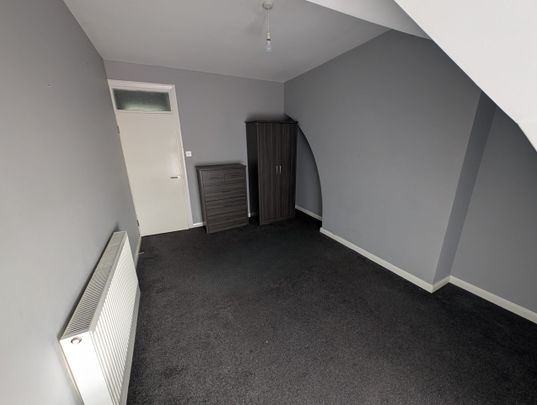 1 Bed Flat, Irvine Terrace, CH62 - Photo 1