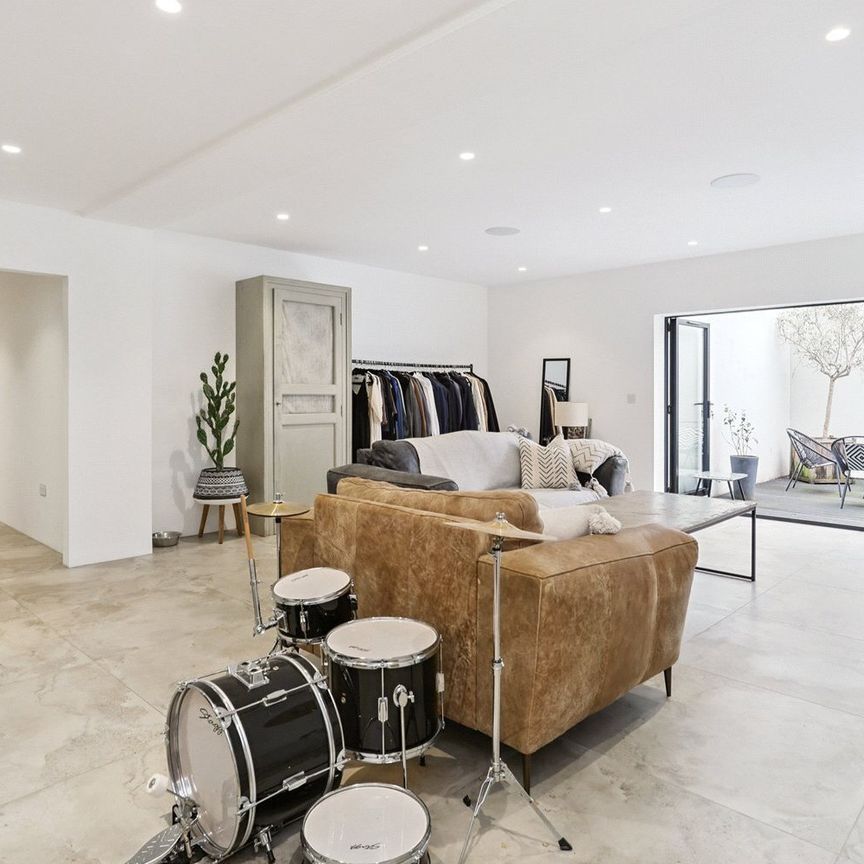 Burhill, Walton-on-Thames, Surrey, KT12 - Photo 1